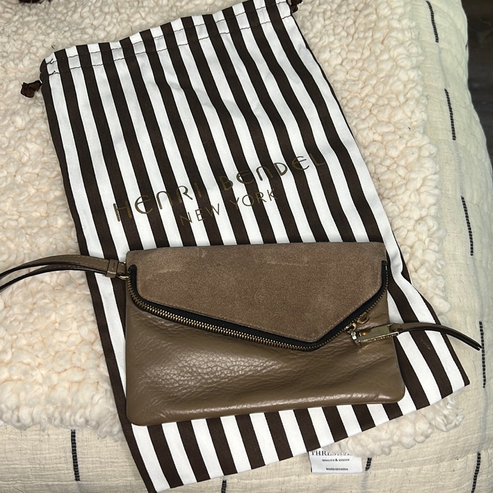 Henri bendel wristlet